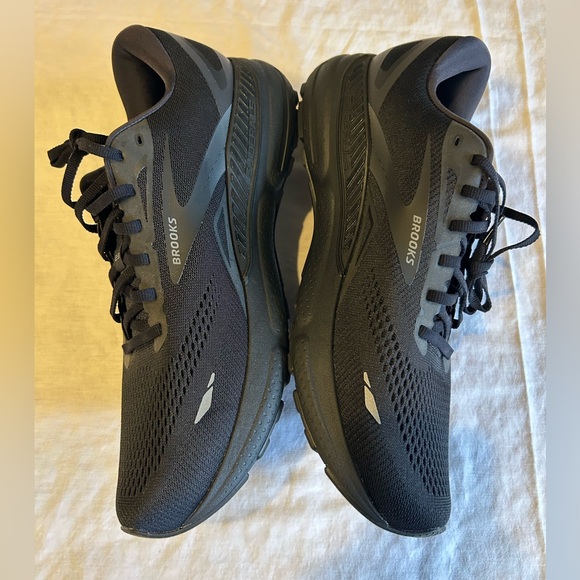 Men’s Brooks Adrenaline GTS Black running shoes Brand New SZ 14